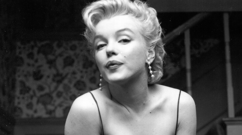 Marilyn Monroe posing 
