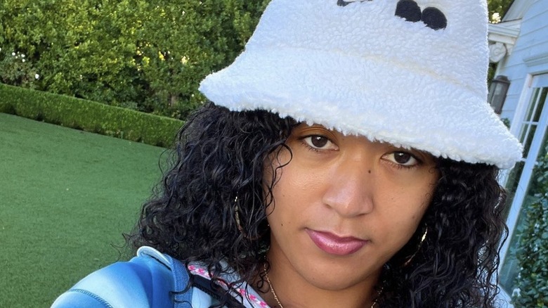 Naomi Osaka posing outside