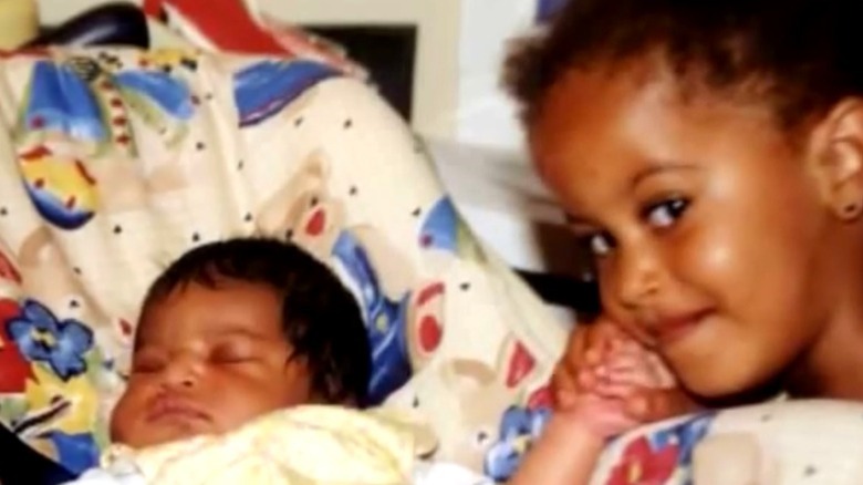 Malia Obama posing with infant Sasha Obama