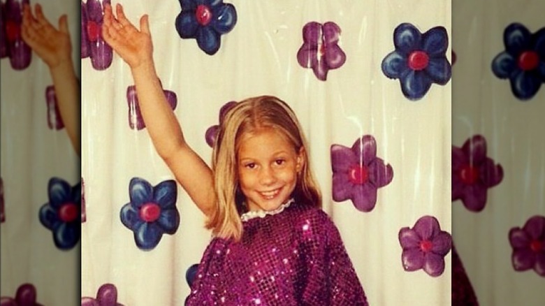 Young Shawn Johnson posing