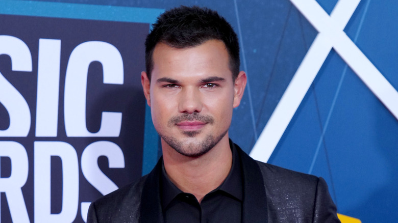 Taylor Lautner posing