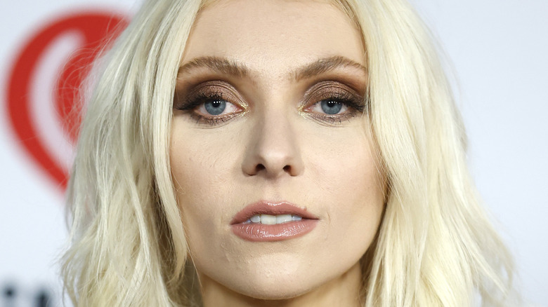 Taylor Momsen looks at camera, 2022 photo 