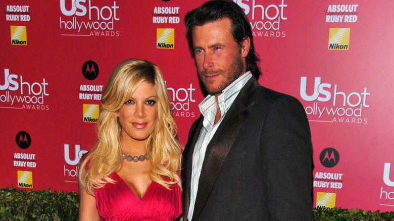 Tori Spelling and Dean McDermott smiling