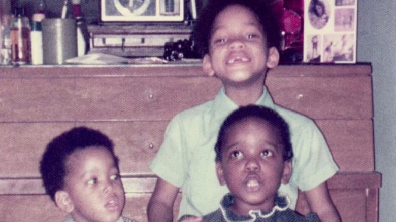 Will Smith grinning with his siblings