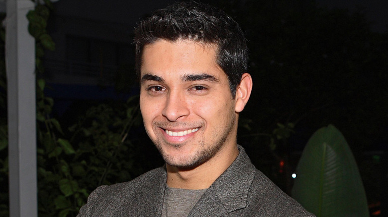 Wilmer Valderrama, arms folded, 2006 photo