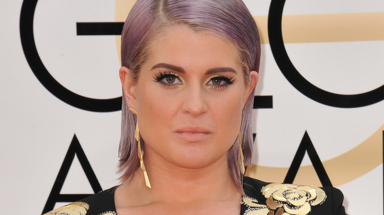 Kelly Osbourne posing 