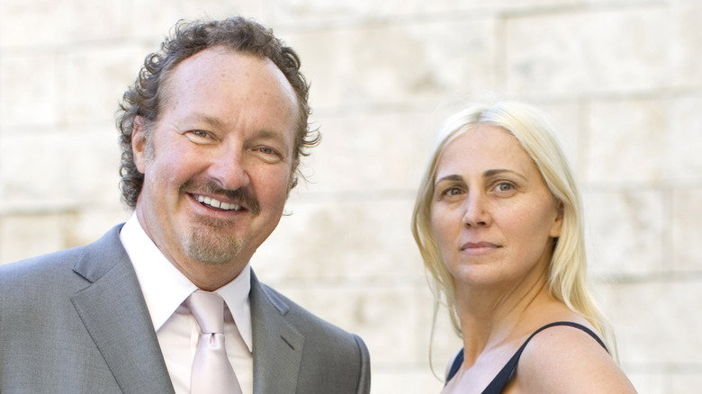 Randy and Evi Quaid pose next to each other