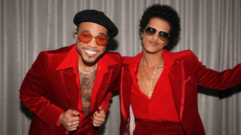 Anderson .Paak and Bruno Mars posing together