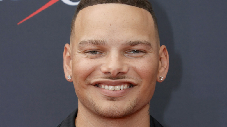 Kane Brown, smiling, 2021 red carpet 