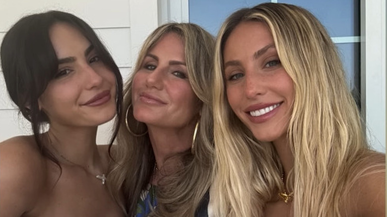 Alisa, Alix, and Ashtin Earle smiling
