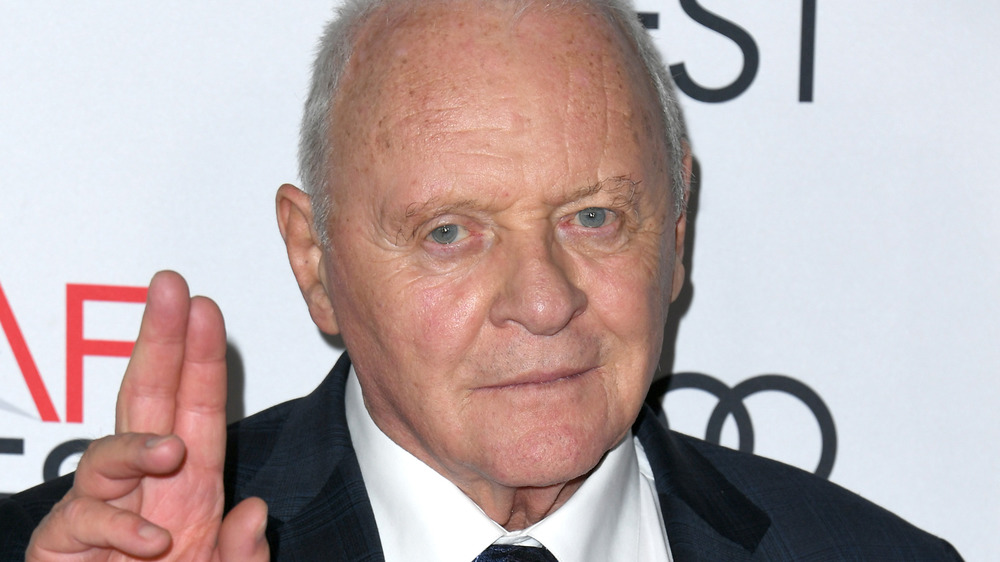 Anthony Hopkins waves