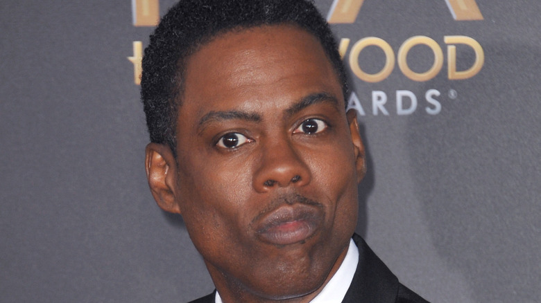 Chris Rock posing
