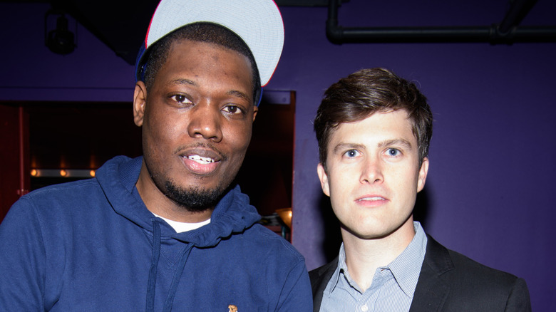 Michael Che and Colin Jost posing