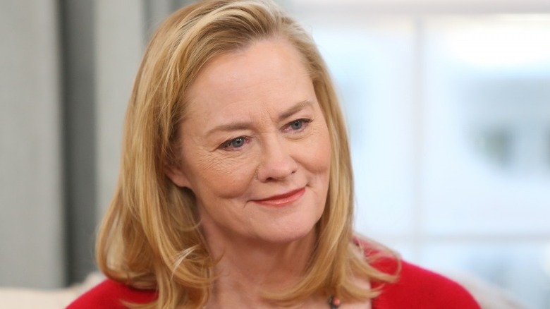 Cybill Shepherd listening