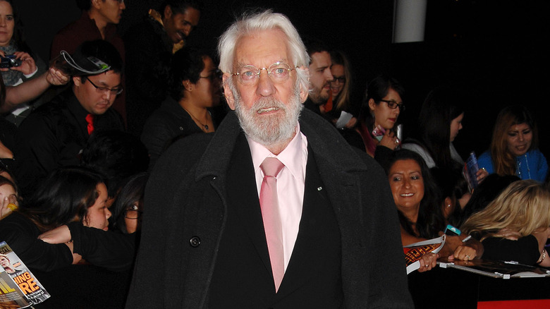 Donald Sutherland posing on a red carpet