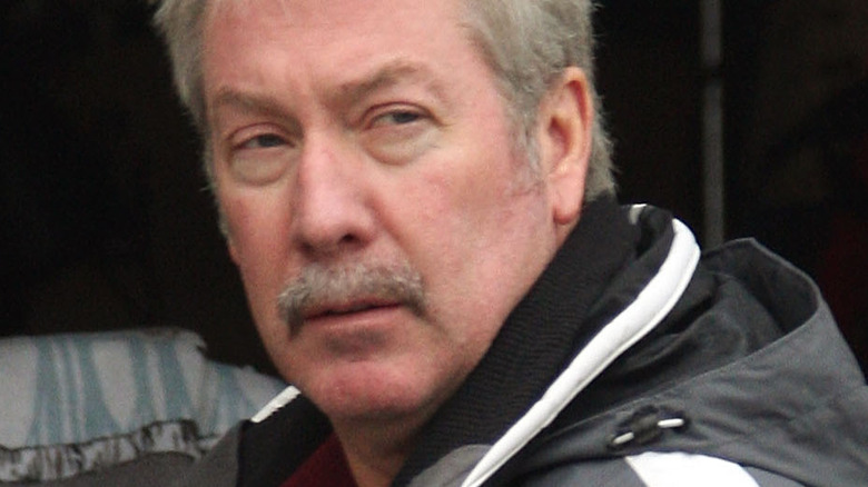 Drew Peterson in front of garbage can in 2007