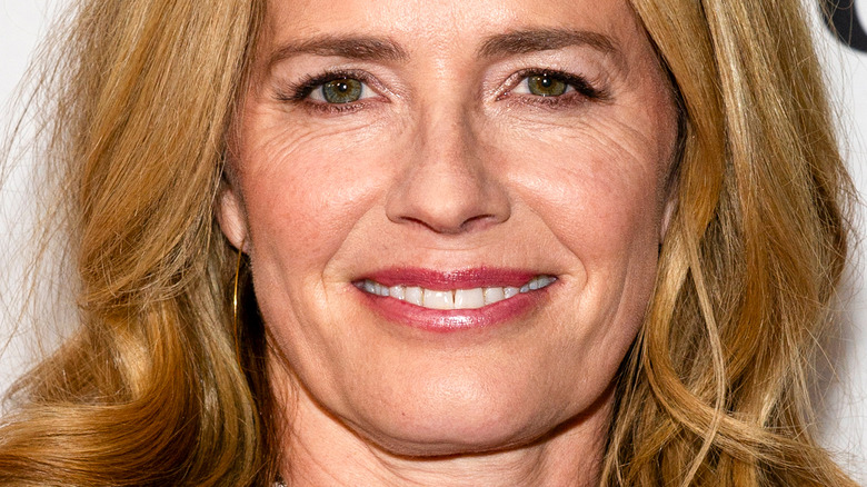 Elisabeth Shue smiling