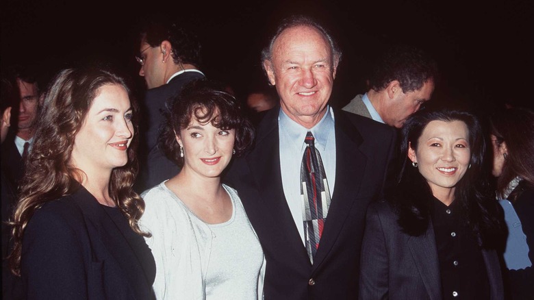 Gene Hackman with Betsy Arakawa and daughters