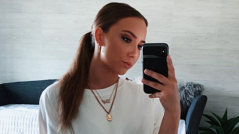Hailie Mathers taking a selfie