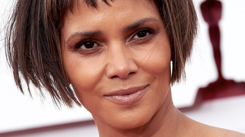 Halle Berry haircut