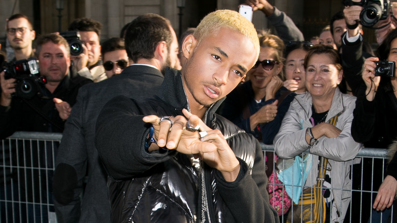 Jaden Smith pointing his hand