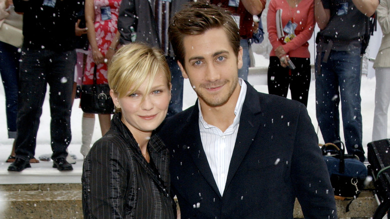 Kirsten Dunst and Jake Gyllenhaal posing