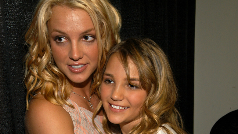Britney and Jamie Lynn Spears hugging