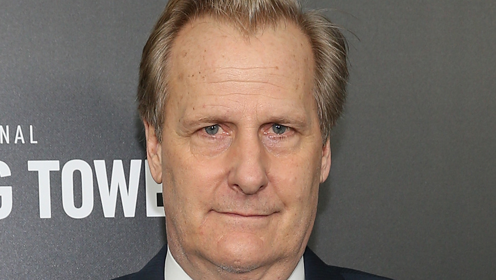 Jeff Daniels posing