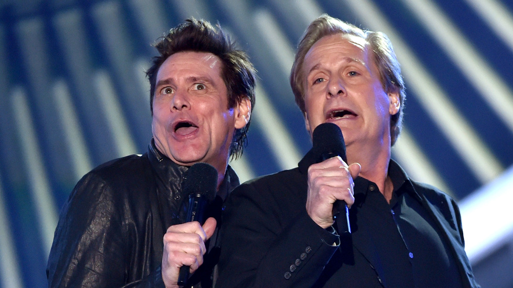 Jim Carrey and Jeff Daniels doing a comedic skit on stage