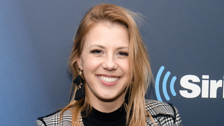 Jodie Sweetin smiling
