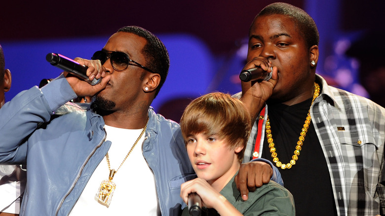 Justin Bieber sings with Diddy and Sean Kingston in 2010