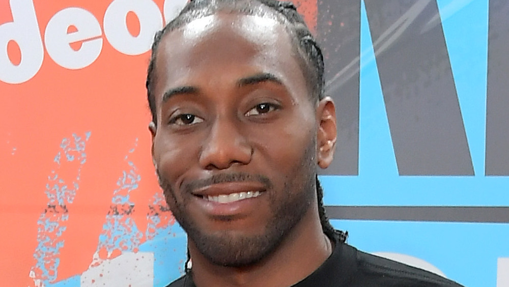 Kawhi Leonard posing