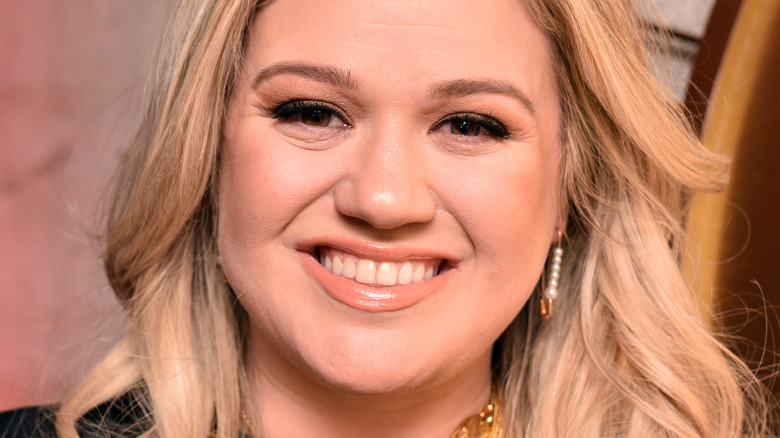 Kelly Clarkson smiling