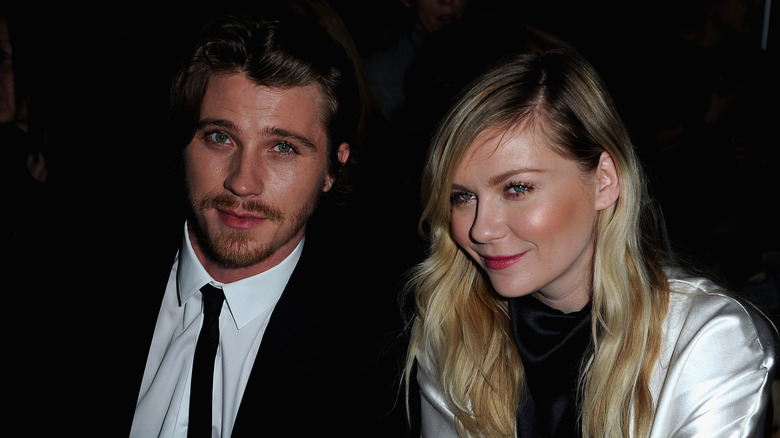 Garrett Hedlund Kirsten Dunst pose