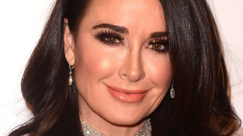 Kyle Richards posing red carpet 