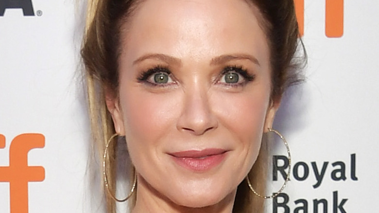 Lauren Holly smiling