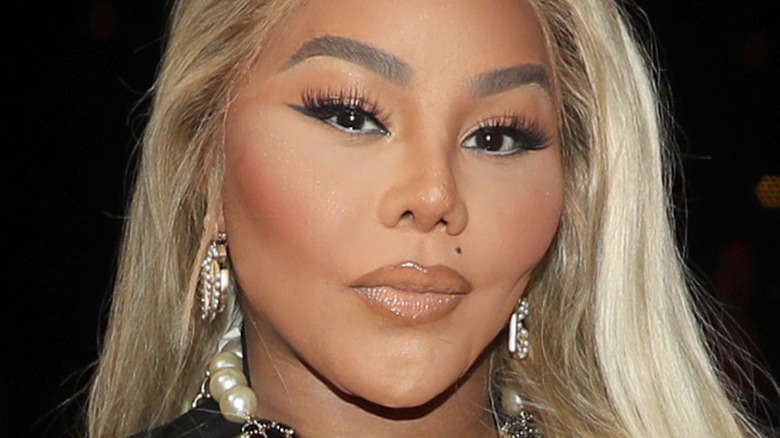 Lil Kim wearing blonde hair