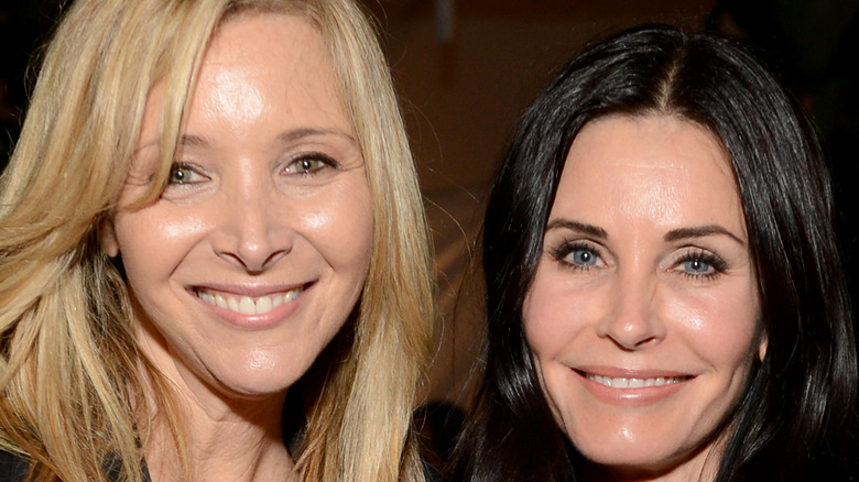 Lisa Kudrow and Courteney Cox attending an event together 