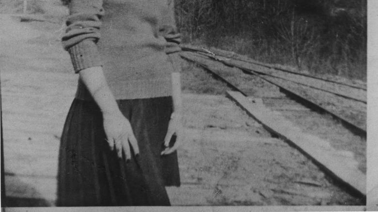 Loretta Lynn near her childhood home in 1950