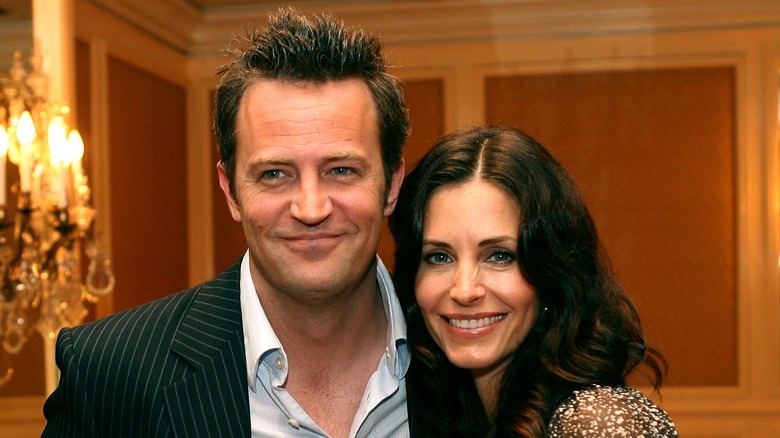 Matthew Perry and Courteney Cox pose