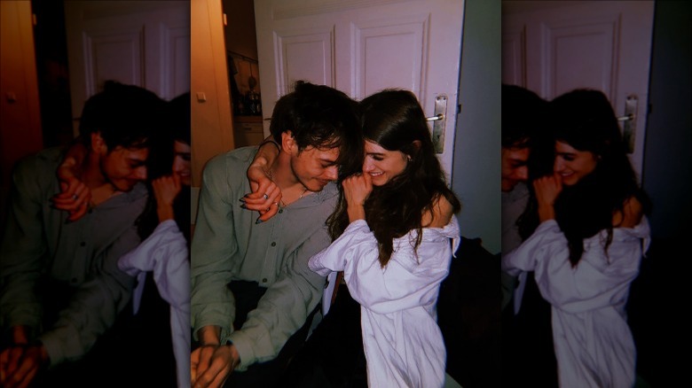 Charlie Heaton and Natalia Dyer snuggling