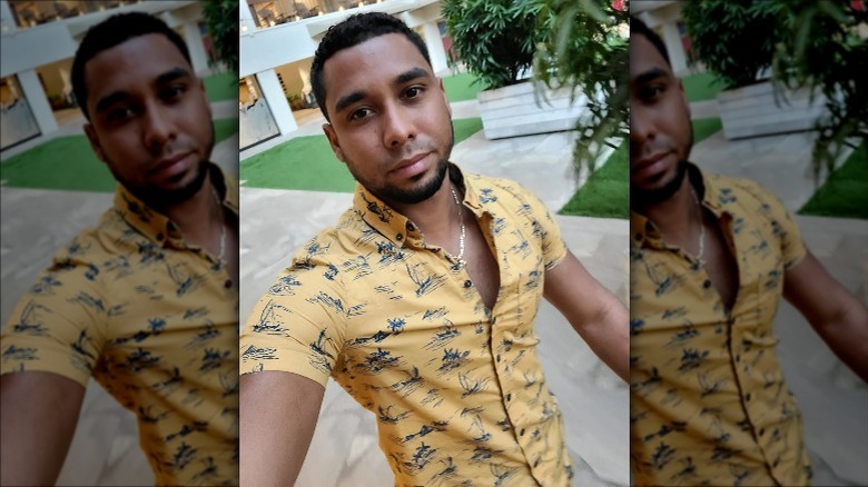 Pedro takes a selfie