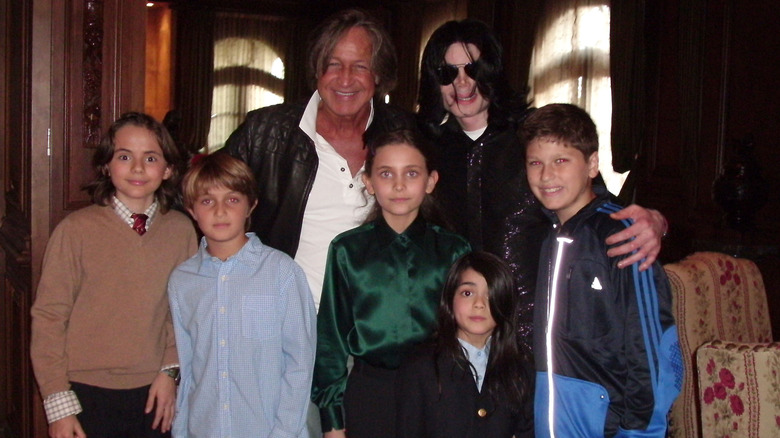 Michael Jackson and kids posing with the Hadid family