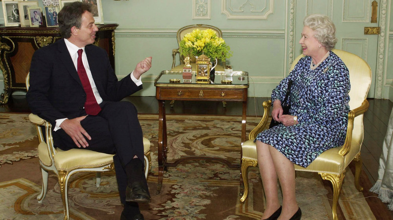 Tony Blair, Queen Elizabeth, posing