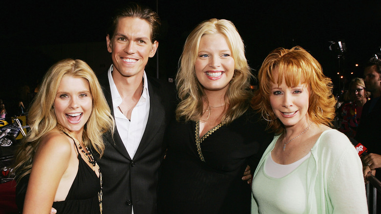 Reba McEntire and JoAnna Garcia Swisher with Reba cast