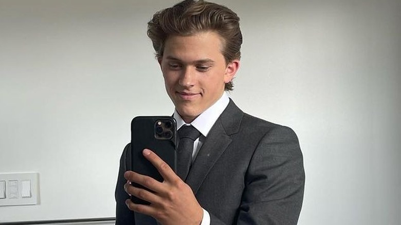 Deacon Phillippe posing for cameras