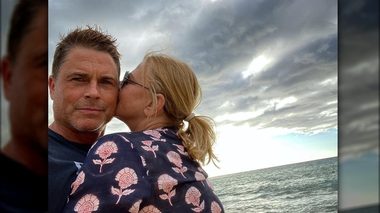 Rob Lowe, Sheryl Berkoff kissing