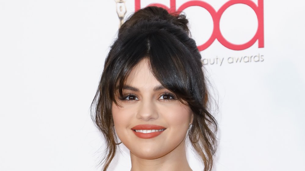 Selena Gomez Gets A New Neck Tattoo