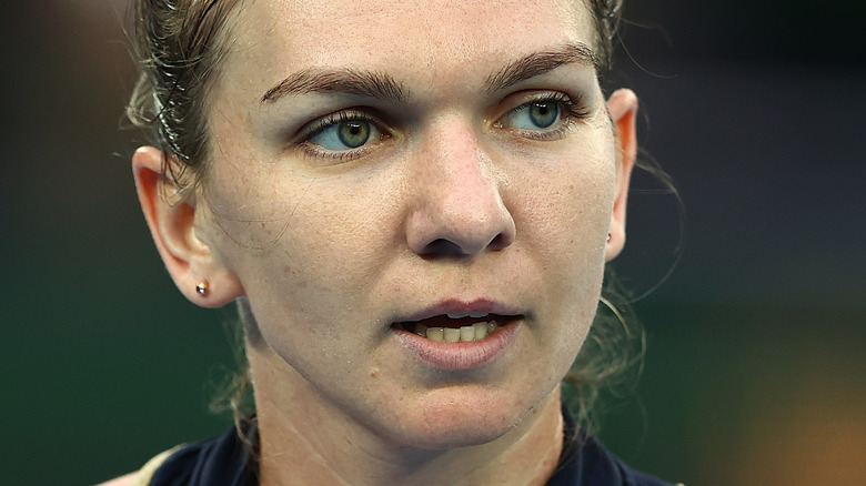 Simona Halep looking to the side while playing tennis