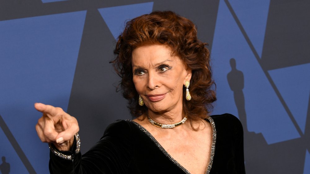 Sophia Loren pointing finger